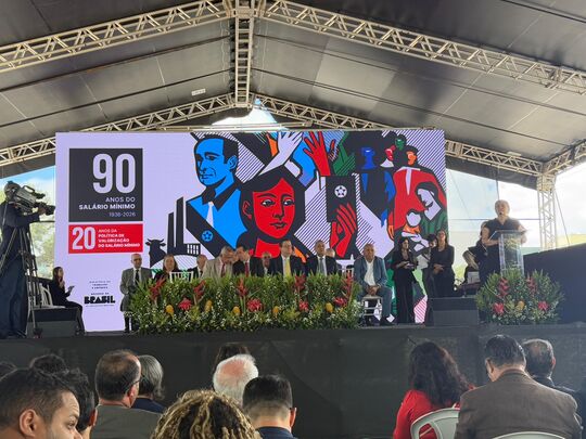 Sinditamaraty participa de lançamento do livro sobre os 90 anos do Salário Mínimo