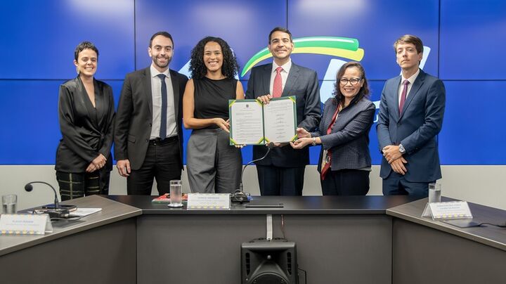 Acordo garante retorno de Oficial de Chancelaria ao cargo após exoneração
