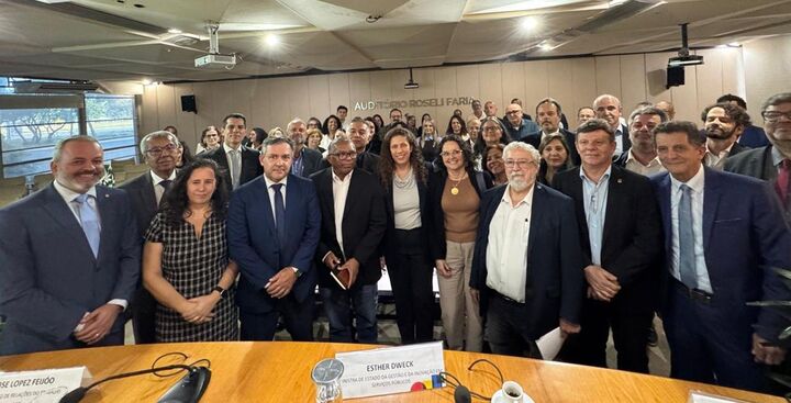 Sinditamaraty participa de reunião sobre avanços nas relações de trabalho no serviço público, promovida pelo MGI